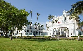 Hotel Riu Emerald Bay